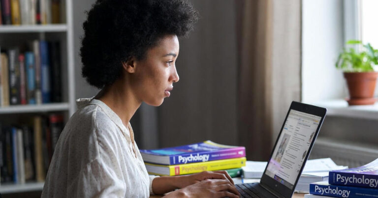 Licence Psychologie à Distance : Comparatif et Débouchés